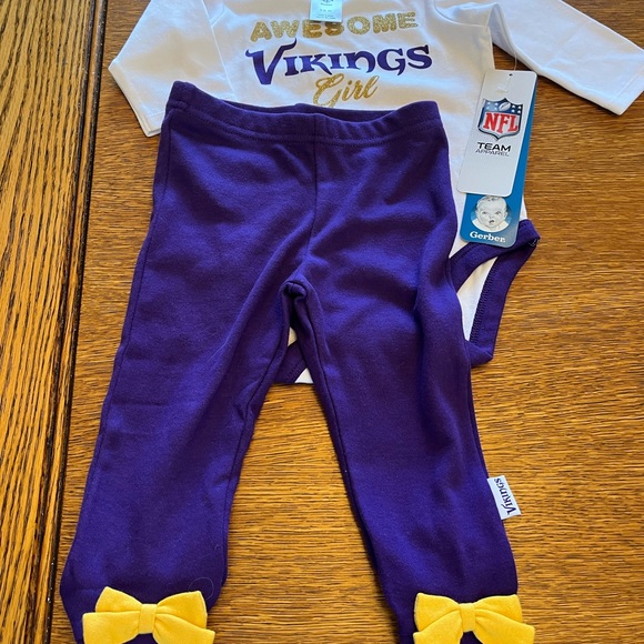 Baby Girl Minnesota Vikings Outfit - Picture 5 of 6